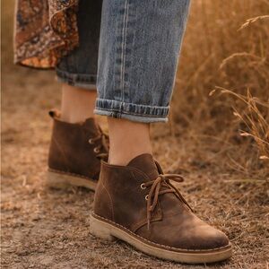 Women’s Clarks Originals Tan Leather Desert Boots Size 6